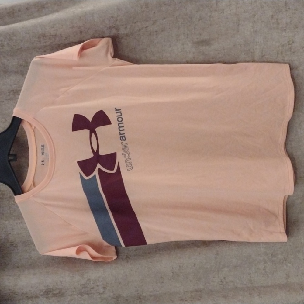 Under Armour YXL loose t shirt